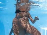 Yorgelis Carrillo desnuda bajo el agua