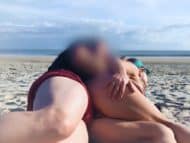 MILF follada por el culo en la playa acaba con el ojete lleno de leche